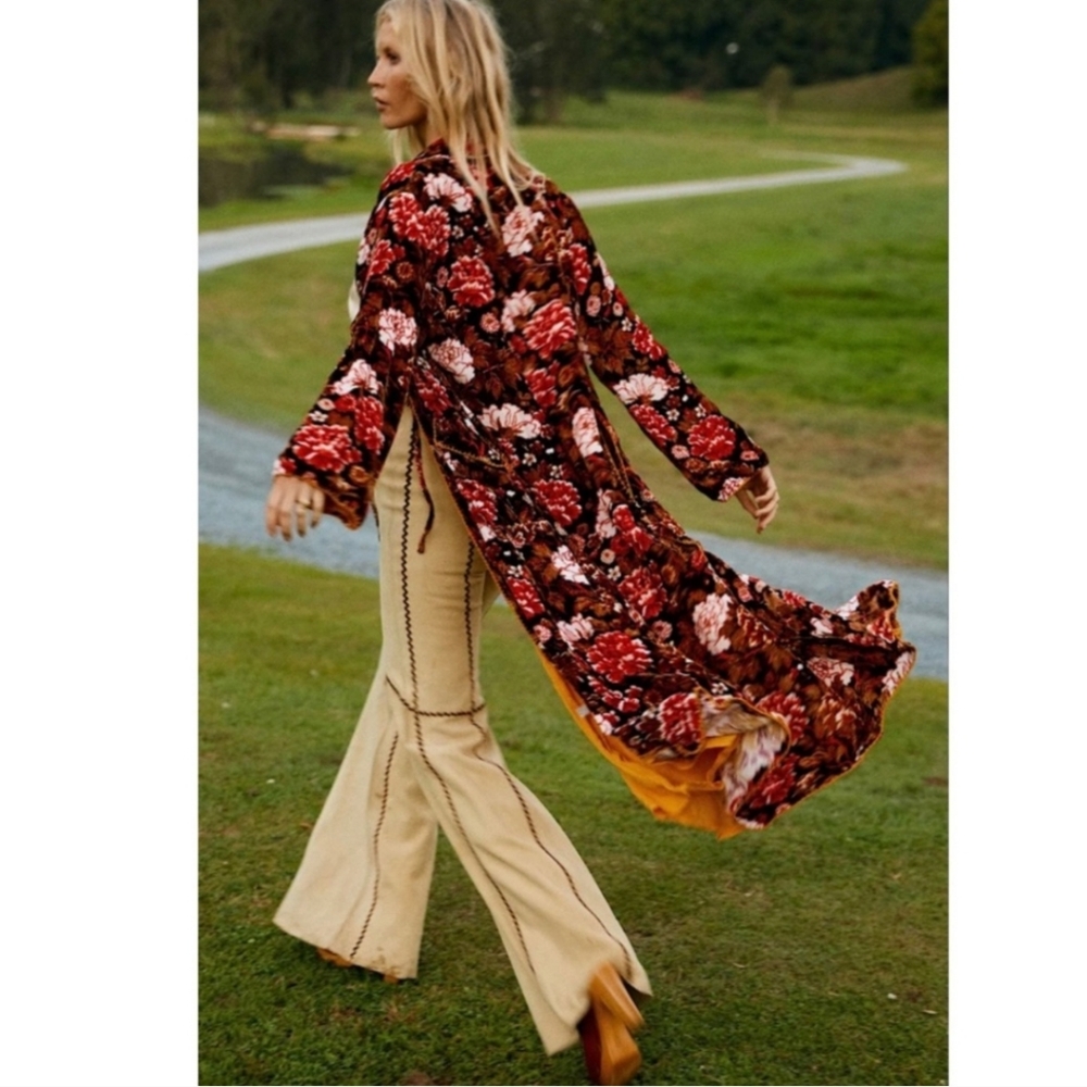 ISO Chasing Unicorns Housecoat